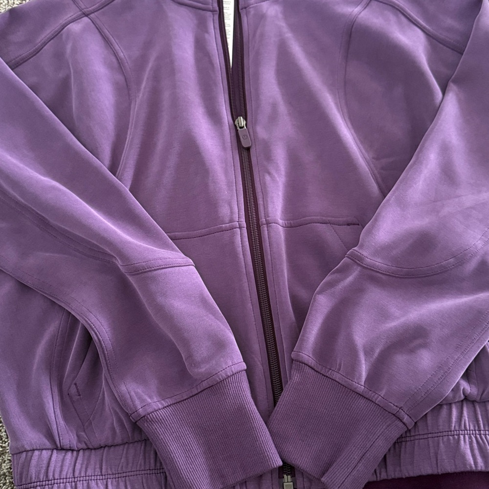NWT Lululemon Brushed Softstreme Funnel-Neck Zip Up
Dramatic Magenta Size 6 - Picture 7 of 10